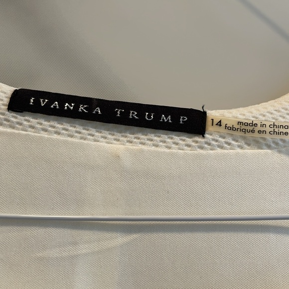 Gorgeous off white/cream Ivana Trump blouse.Size 14. Gold zipper. flattering. - Picture 3 of 5
